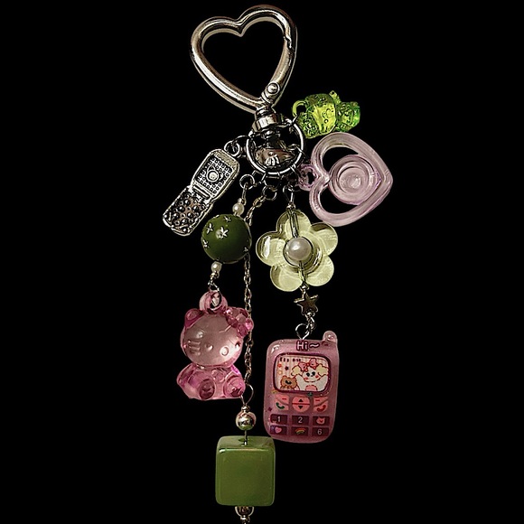 ☆Hello Kitty Keychain☆ - Picture 3 of 7